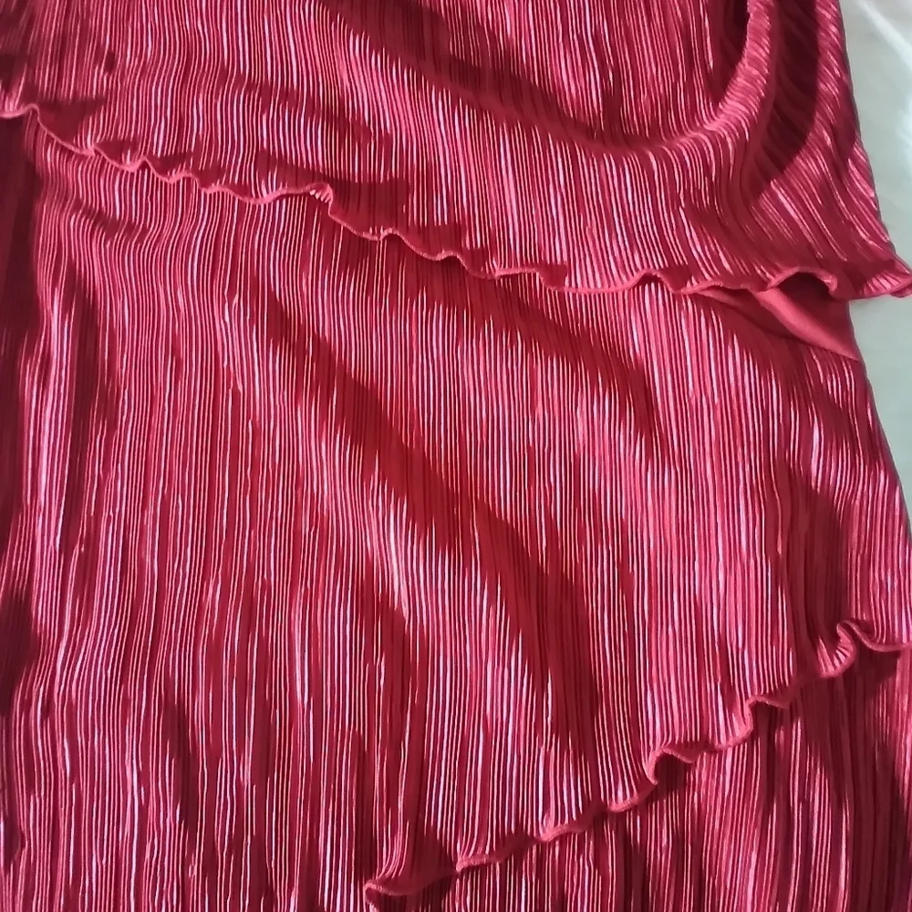 Connected red layered dress - Picture 9 of 9